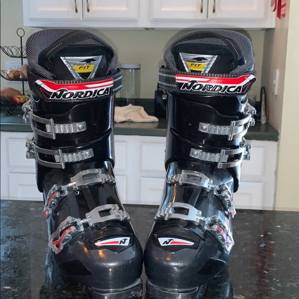 Nordica Cruise Ski Boots. Size 60.
